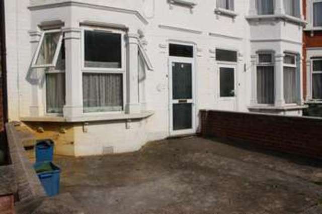  Image of 2 bedroom Flat to rent in Sandyhill Road Ilford IG1 at Sandyhill Road  Ilford, IG1 2ET