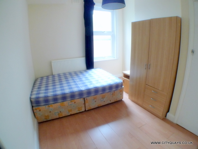  Image of 2 bedroom Flat to rent in Scawen Road London SE8 at Surrey Quays  London, SE8 5AG