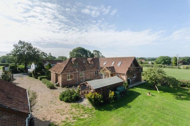  Image of 4 bedroom Detached house for sale in Shapwick Road Westhay Glastonbury BA6 at Shapwick Road Westhay Glastonbury, BA6 9TT