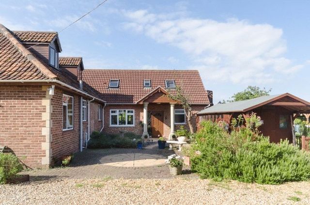  Image of 4 bedroom Detached house for sale in Shapwick Road Westhay Glastonbury BA6 at Shapwick Road Westhay Glastonbury, BA6 9TT