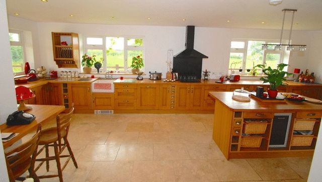  Image of 4 bedroom Detached house for sale in Shapwick Road Westhay Glastonbury BA6 at Shapwick Road Westhay Glastonbury, BA6 9TT