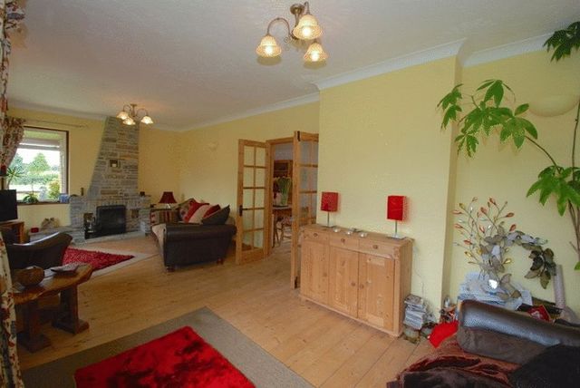  Image of 4 bedroom Detached house for sale in Shapwick Road Westhay Glastonbury BA6 at Shapwick Road Westhay Glastonbury, BA6 9TT