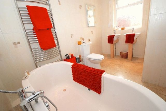  Image of 4 bedroom Detached house for sale in Shapwick Road Westhay Glastonbury BA6 at Shapwick Road Westhay Glastonbury, BA6 9TT