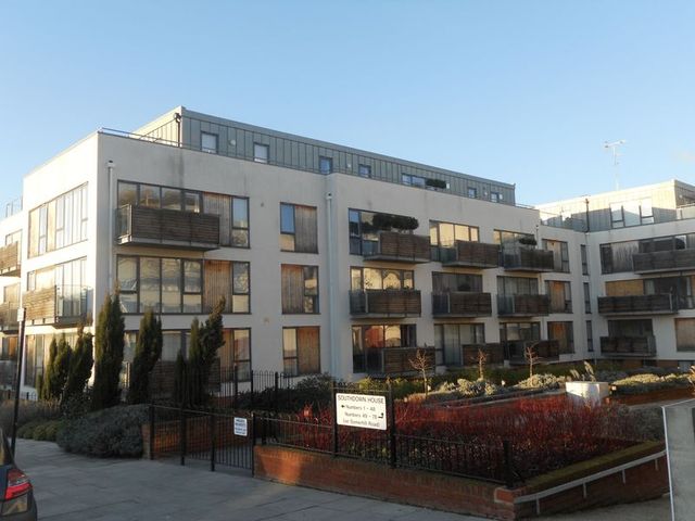  Image of 2 bedroom Flat to rent in Somerhill Avenue Hove BN3 at Somerhill Avenue  Hove, BN3 1RW