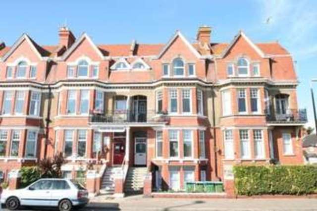  Image of 1 bedroom Apartment to rent in South Terrace Littlehampton BN17 at Littlehampton Littlehampton, BN17 5LJ