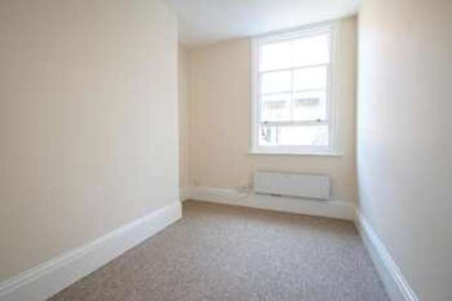 Image of 1 bedroom Apartment to rent in South Terrace Littlehampton BN17 at Littlehampton Littlehampton, BN17 5LJ