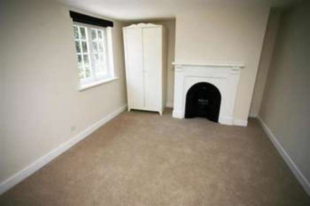  Image of 2 bedroom Cottage for sale in Southgate Devizes SN10 at DEVIZES SN10 DEVIZES, SN10 5BY