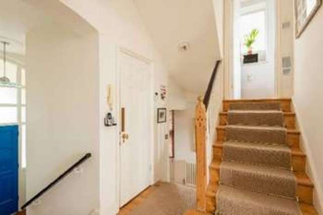  Image of 1 bedroom Flat for sale in Southwood Lane London N6 at Southwood Lane  Highgate, N6 5DY