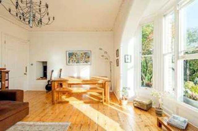  Image of 1 bedroom Flat for sale in Southwood Lane London N6 at Southwood Lane  Highgate, N6 5DY