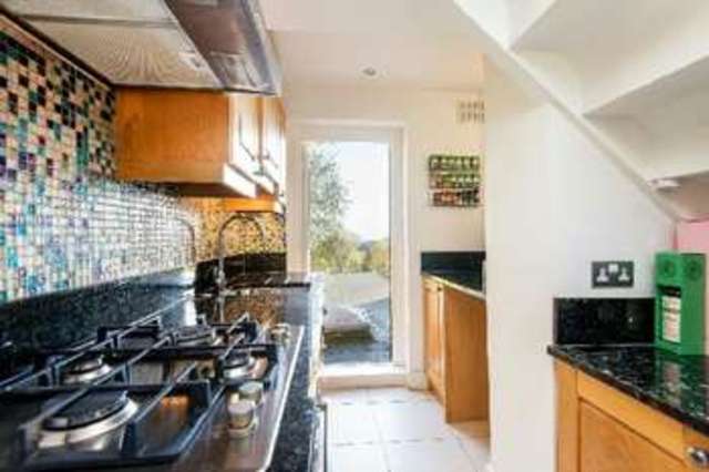  Image of 1 bedroom Flat for sale in Southwood Lane London N6 at Southwood Lane  Highgate, N6 5DY