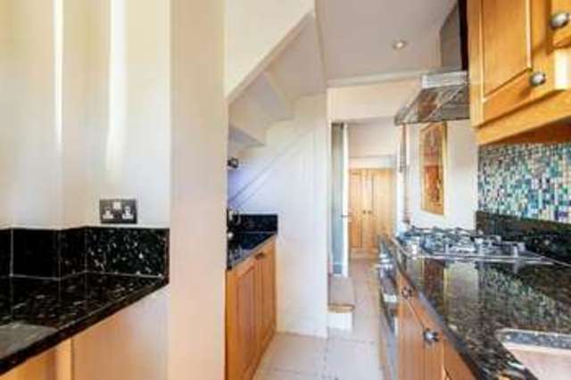  Image of 1 bedroom Flat for sale in Southwood Lane London N6 at Southwood Lane  Highgate, N6 5DY