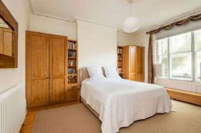  Image of 1 bedroom Flat for sale in Southwood Lane London N6 at Southwood Lane  Highgate, N6 5DY