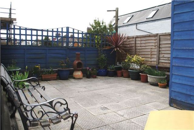  Image of 2 bedroom Flat for sale in St. Leonards Road Bexhill-on-Sea TN40 at East Sussex, TN40 1HN