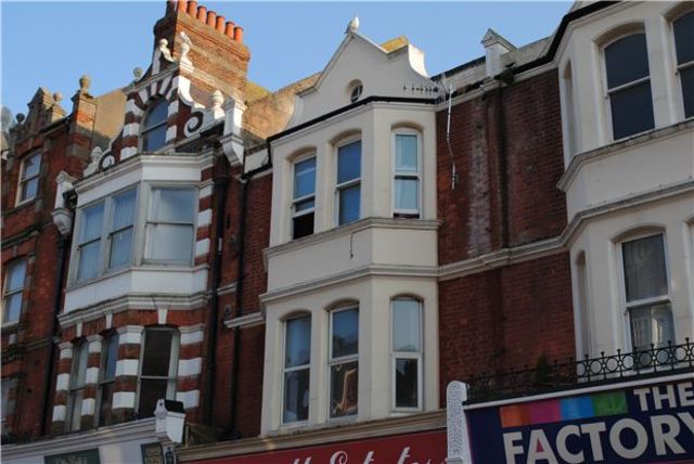  Image of 2 bedroom Flat for sale in St. Leonards Road Bexhill-on-Sea TN40 at East Sussex, TN40 1HN