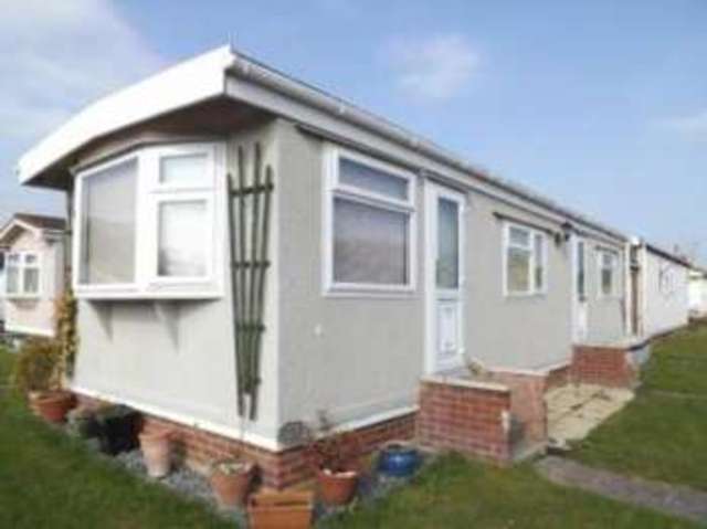  Image of 1 bedroom Bungalow for sale in Meadow View Park St. Osyth Road Little Clacton Clacton-on-Sea CO16 at St. Osyth Road Little Clacton Row Heath, CO16 9NW