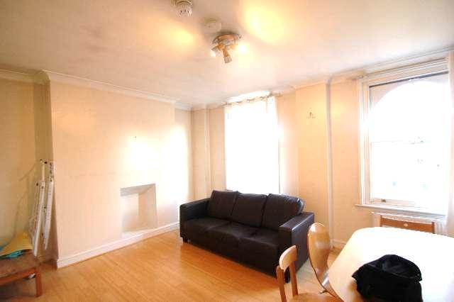  Image of 3 bedroom Maisonette to rent in St. Pauls Road London N1 at Islington London Islington, N1 2LL