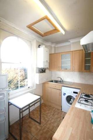 Image of 3 bedroom Maisonette to rent in St. Pauls Road London N1 at Islington London Islington, N1 2LL