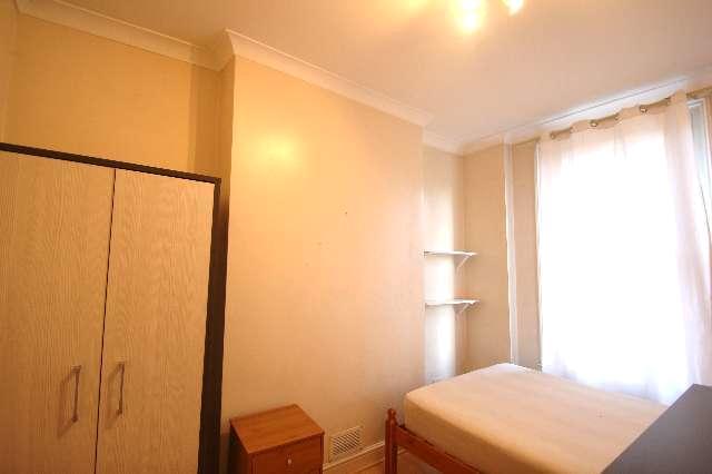  Image of 3 bedroom Maisonette to rent in St. Pauls Road London N1 at Islington London Islington, N1 2LL