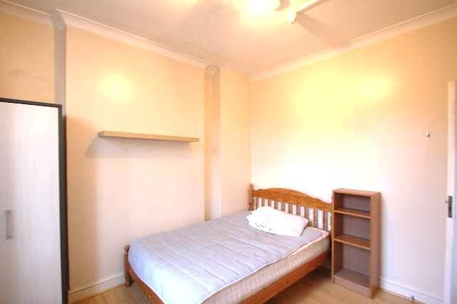  Image of 3 bedroom Maisonette to rent in St. Pauls Road London N1 at Islington London Islington, N1 2LL