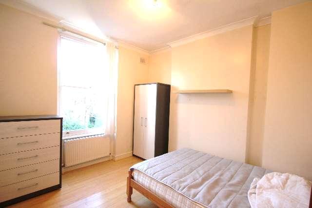  Image of 3 bedroom Maisonette to rent in St. Pauls Road London N1 at Islington London Islington, N1 2LL