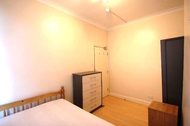  Image of 3 bedroom Maisonette to rent in St. Pauls Road London N1 at Islington London Islington, N1 2LL