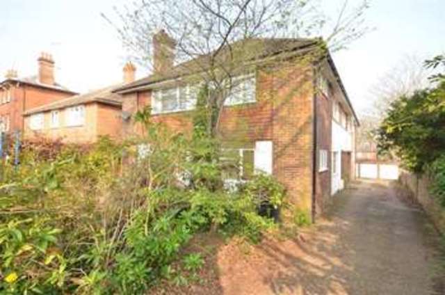  Image of 2 bedroom Flat for sale in St. Pauls Road West Dorking RH4 at Dorking Surrey Dorking, RH4 2HT