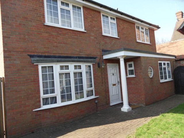  Image of 4 bedroom Detached house for sale in Coopers Court Road Stokenchurch High Wycombe HP14 at Coopers Court Road Stokenchurch Stokenchurch, HP14 3QA