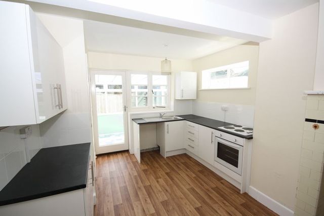  Image of 4 bedroom Detached house to rent in Stony Lane Burton Christchurch BH23 at Stony Lane Burton Christchurch, BH23 7LE