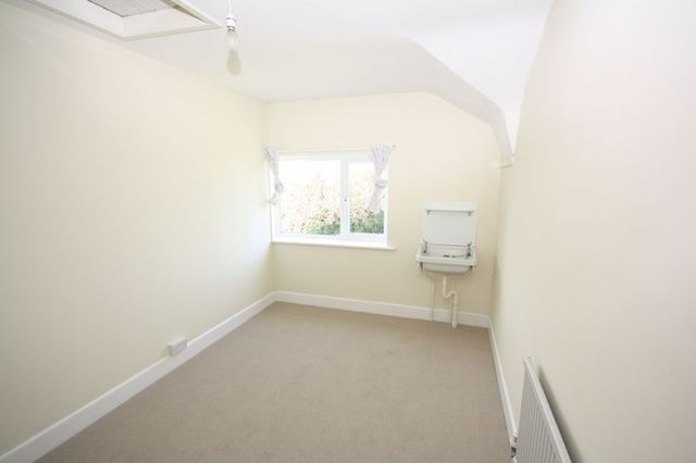  Image of 4 bedroom Detached house to rent in Stony Lane Burton Christchurch BH23 at Stony Lane Burton Christchurch, BH23 7LE