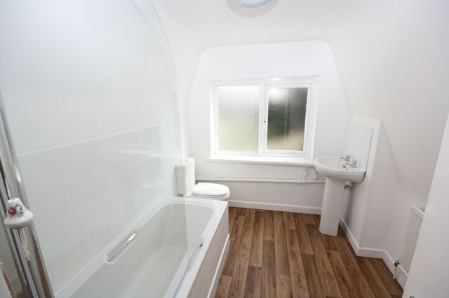  Image of 4 bedroom Detached house to rent in Stony Lane Burton Christchurch BH23 at Stony Lane Burton Christchurch, BH23 7LE