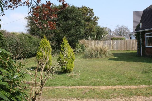  Image of 4 bedroom Detached house to rent in Stony Lane Burton Christchurch BH23 at Stony Lane Burton Christchurch, BH23 7LE