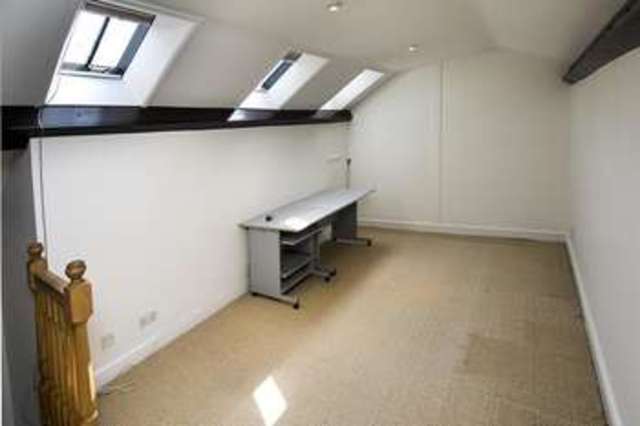  Image of 5 bedroom Detached house for sale in The Coombe Streatley Reading RG8 at Streatley on Thames  Reading, RG8 9QL