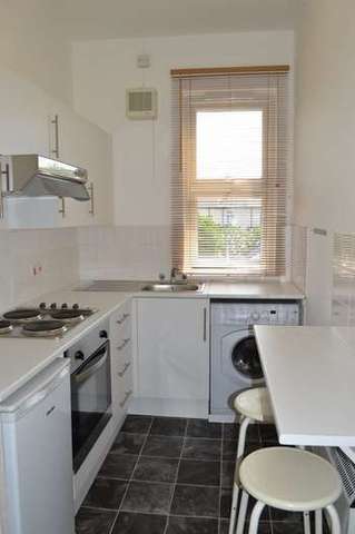  Image of 1 bedroom Flat to rent in Lenelby Road Tolworth Surbiton KT6 at Surbiton Surrey, KT6 7BH