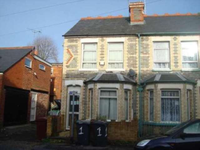  Image of 3 bedroom End of Terrace to rent in Surrey Road Reading RG2 at Surrey Road  Reading, RG2 0EU
