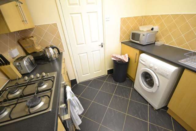  Image of 1 bedroom Flat to rent in Surrey Road Reading RG2 at Surrey Road  Reading, RG2 0EU