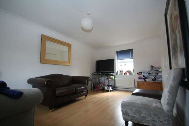  Image of 4 bedroom Terraced house to rent in Sweet Green Close Headington Oxford OX3 at Sweet Green Close Headington Oxford, OX3 8FR