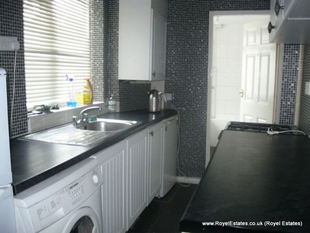  Image of 2 bedroom Terraced house to rent in Tat Bank Road Oldbury B68 at Tat Bank Road  Oldbury, B68 8NP