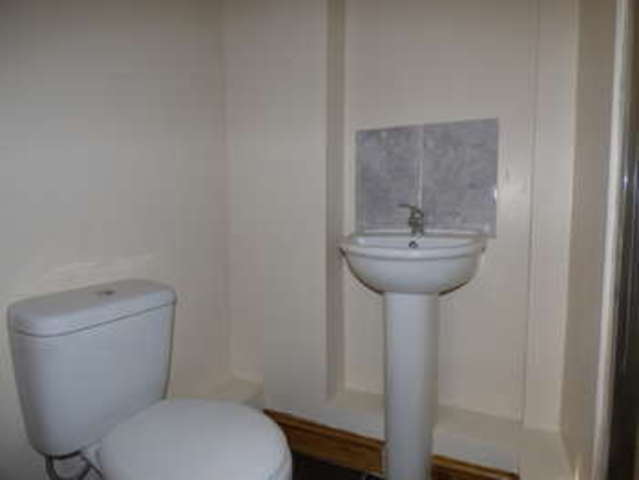  Image of 1 bedroom Flat to rent in Tempest Road Holbeck Leeds LS11 at Beeston Leeds West Yorkshire, LS11 7EG