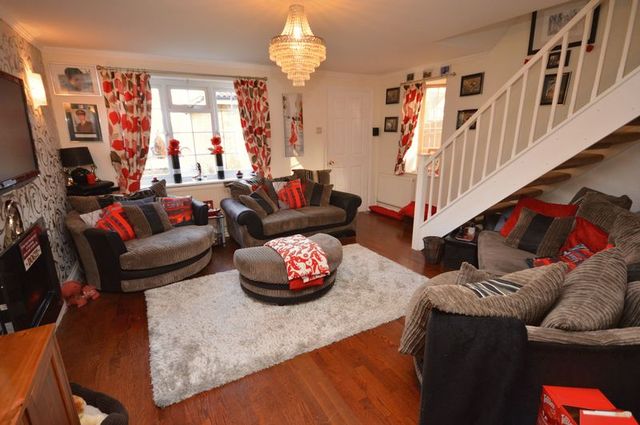 Image of 3 bedroom Detached house for sale in Tennyson Avenue Houghton Regis Dunstable LU5 at Tennyson Avenue  Houghton Regis, LU5 5UG