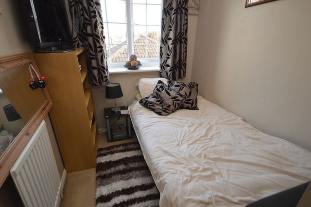  Image of 3 bedroom Detached house for sale in Tennyson Avenue Houghton Regis Dunstable LU5 at Tennyson Avenue  Houghton Regis, LU5 5UG