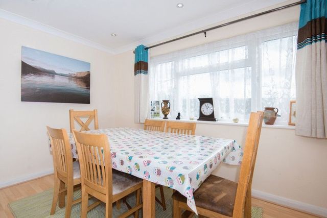  Image of 3 bedroom Semi-Detached house to rent in Conduit Hill Rise Thame OX9 at Conduit Hill Rise  Thame, OX9 2EJ