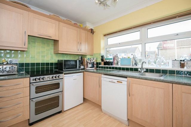  Image of 3 bedroom Semi-Detached house to rent in Conduit Hill Rise Thame OX9 at Conduit Hill Rise  Thame, OX9 2EJ