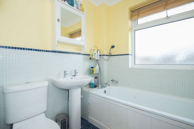  Image of 3 bedroom Semi-Detached house to rent in Conduit Hill Rise Thame OX9 at Conduit Hill Rise  Thame, OX9 2EJ