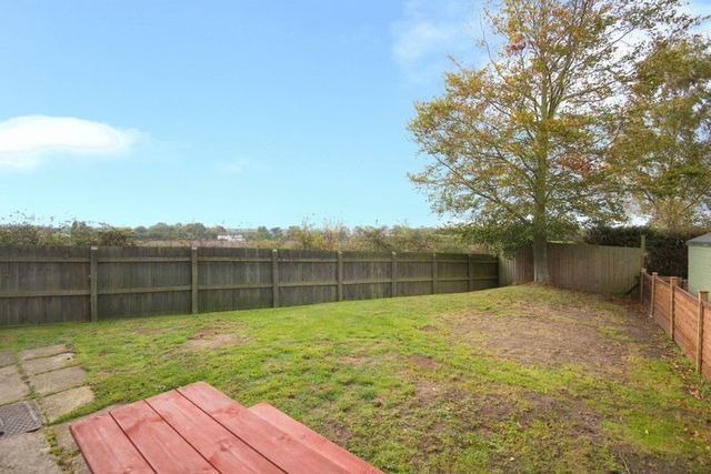  Image of 3 bedroom Semi-Detached house to rent in Conduit Hill Rise Thame OX9 at Conduit Hill Rise  Thame, OX9 2EJ
