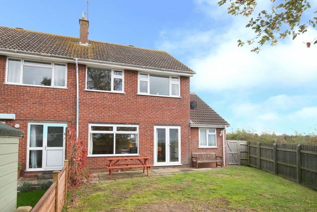  Image of 3 bedroom Semi-Detached house to rent in Conduit Hill Rise Thame OX9 at Conduit Hill Rise  Thame, OX9 2EJ