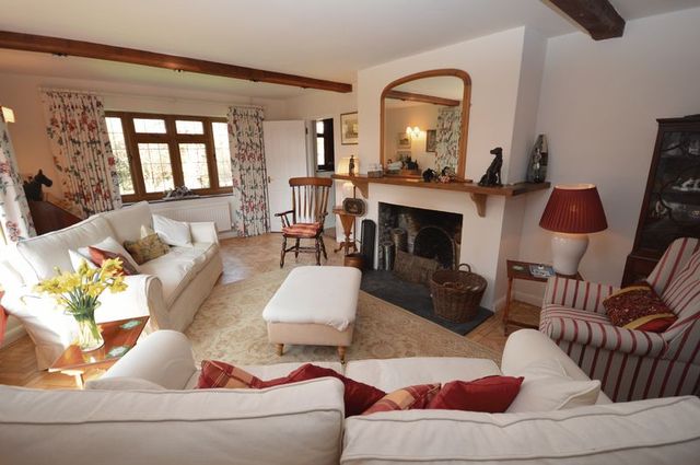  Image of 4 bedroom Detached house for sale in Croft Road Thame OX9 at Croft Road  Thame, OX9 3JF
