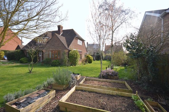  Image of 4 bedroom Detached house for sale in Croft Road Thame OX9 at Croft Road  Thame, OX9 3JF