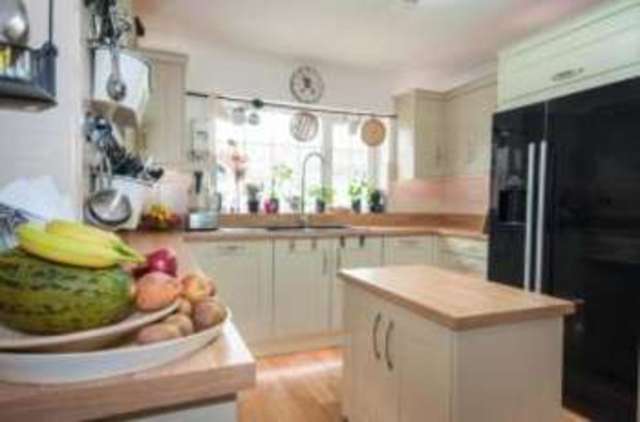  Image of 3 bedroom Bungalow for sale in The Crescent Horley RH6 at Horley Gatwick Horley, RH6 7NX