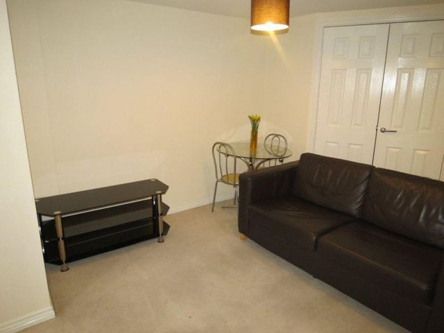  Image of 2 bedroom Apartment to rent in Middlewood Street Salford M5 at Middleton Street  Salford, M5 4LW