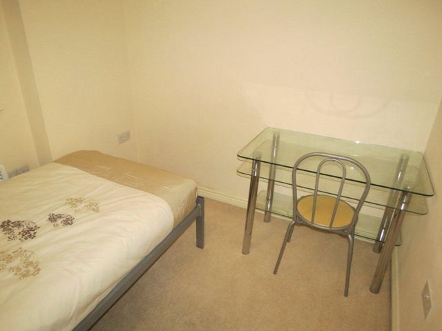  Image of 2 bedroom Apartment to rent in Middlewood Street Salford M5 at Middleton Street  Salford, M5 4LW